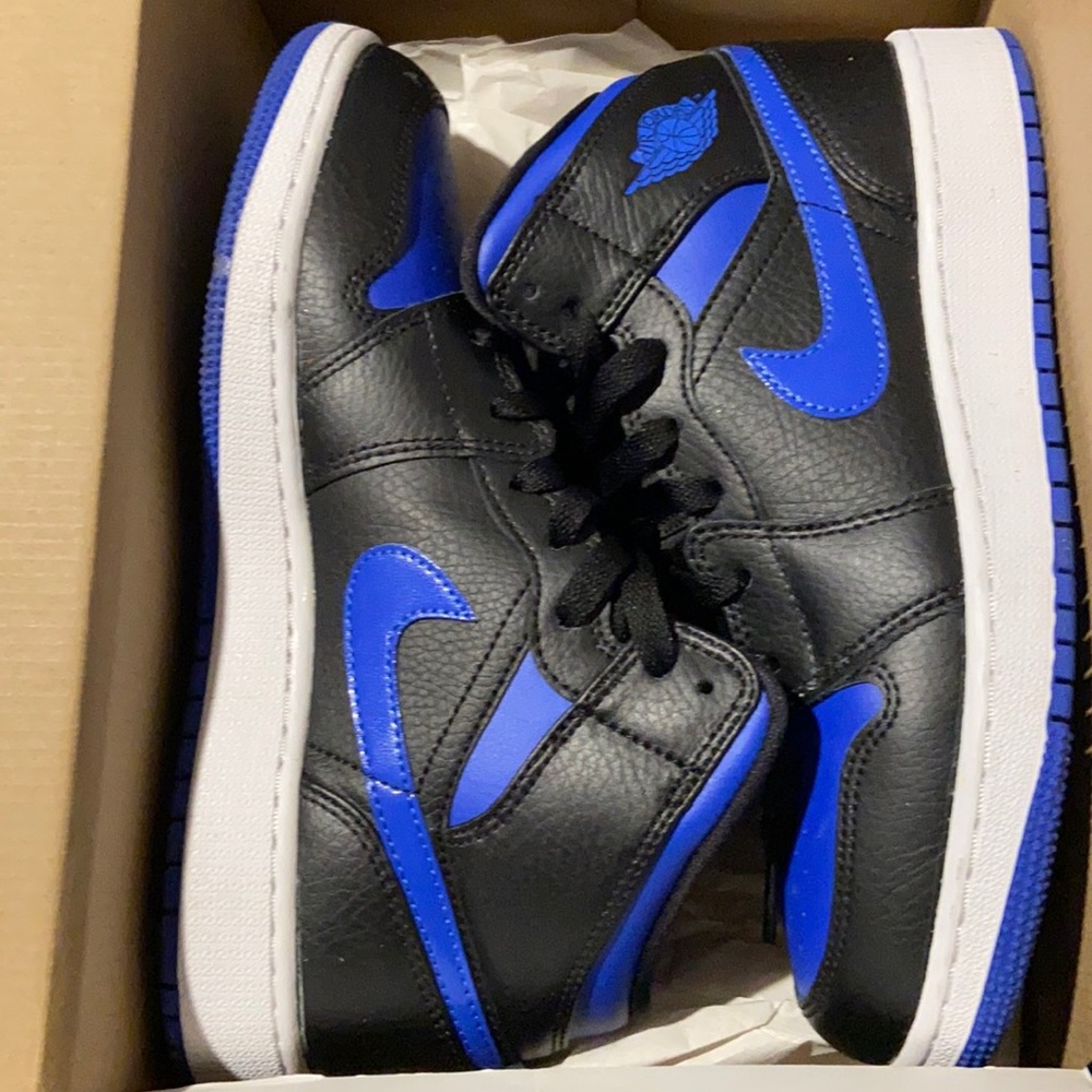 Mid Jordan 1’s